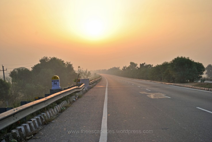 Sunrise somewhere between Gajraula and Garhmukteshwar on Delhi - Moradabad highway 